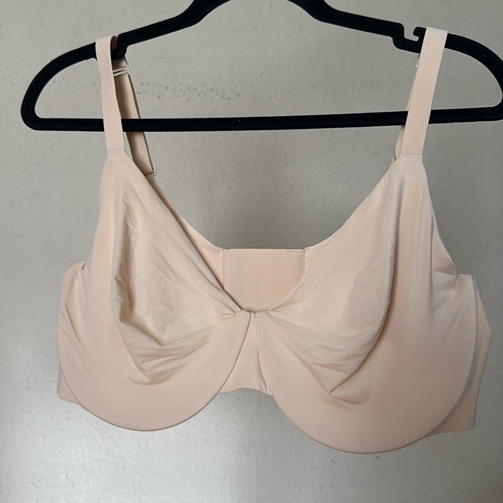 Skims Smoothing Full Coverage Bra in Sand NWT size 46D